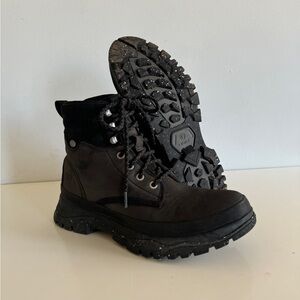 Ariat Moresby Waterproof Hiking Boots Women’s Size 9.5